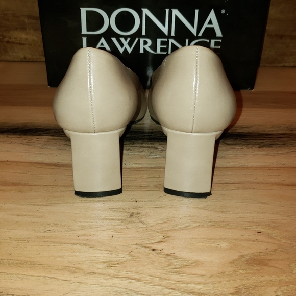 Donna Lawrence SZ 9 Man Made Materials - Picture 4 of 6